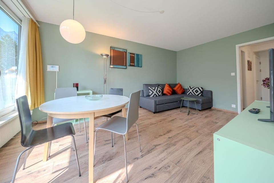 Living room, Seating area, Dining area