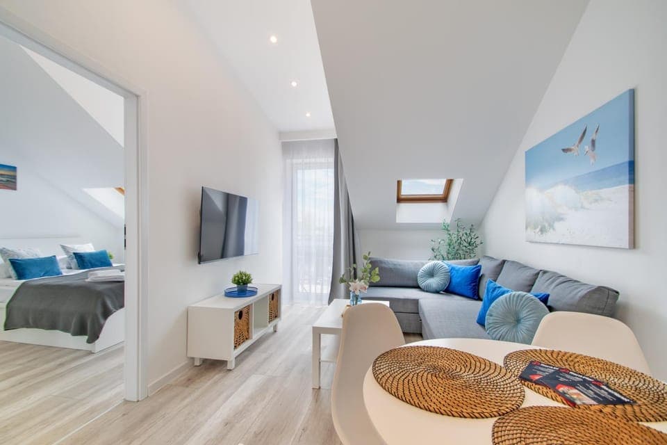 Bed, Living room, Photo of the whole room, Seating area, Bedroom