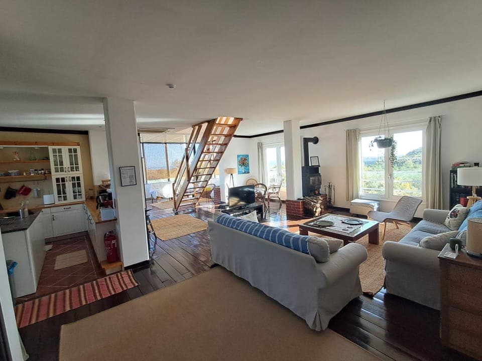 Communal lounge/ TV room, TV and multimedia, Living room, Seating area, Evening entertainment