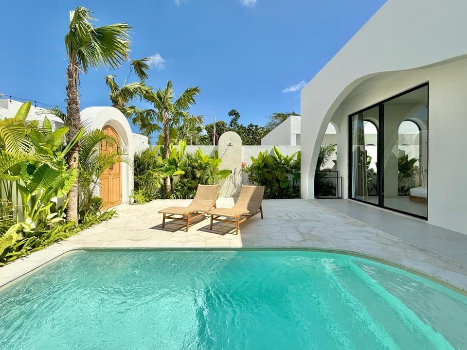 Property building, Patio, Day, Garden, View (from property/room), Balcony/Terrace, Garden view, Pool view, Swimming pool, Inner courtyard view, sunbed