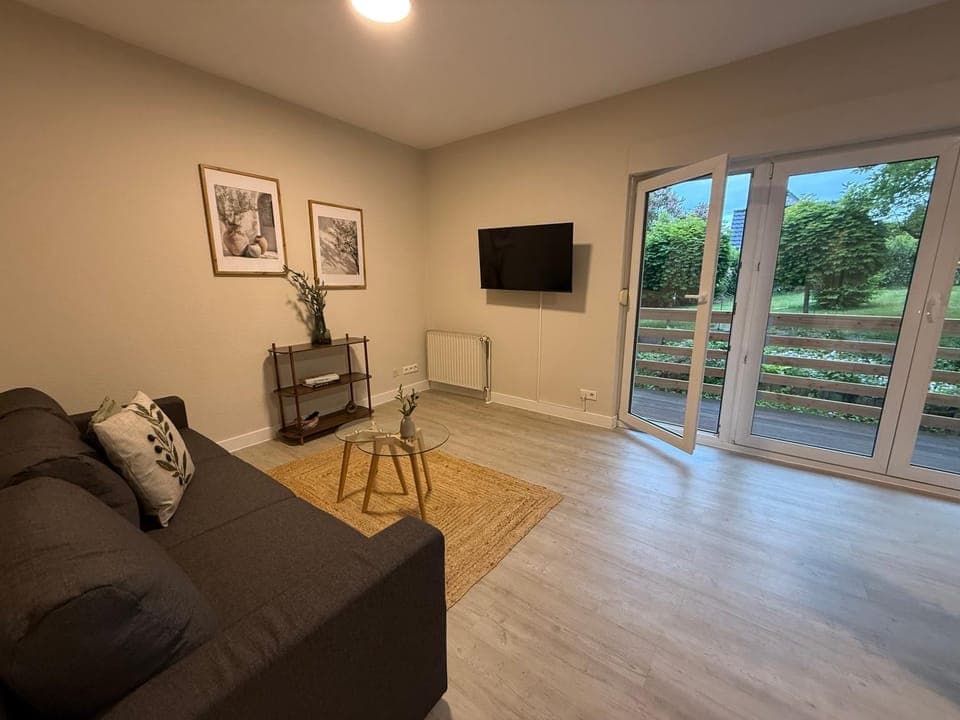 Communal lounge/ TV room, TV and multimedia, Living room, Seating area, Evening entertainment