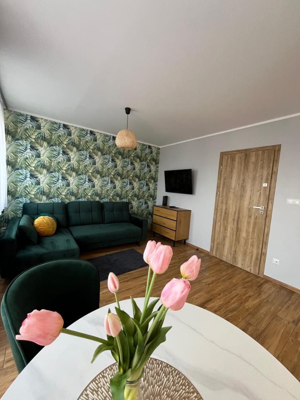 Communal lounge/ TV room, Living room, Seating area, Evening entertainment