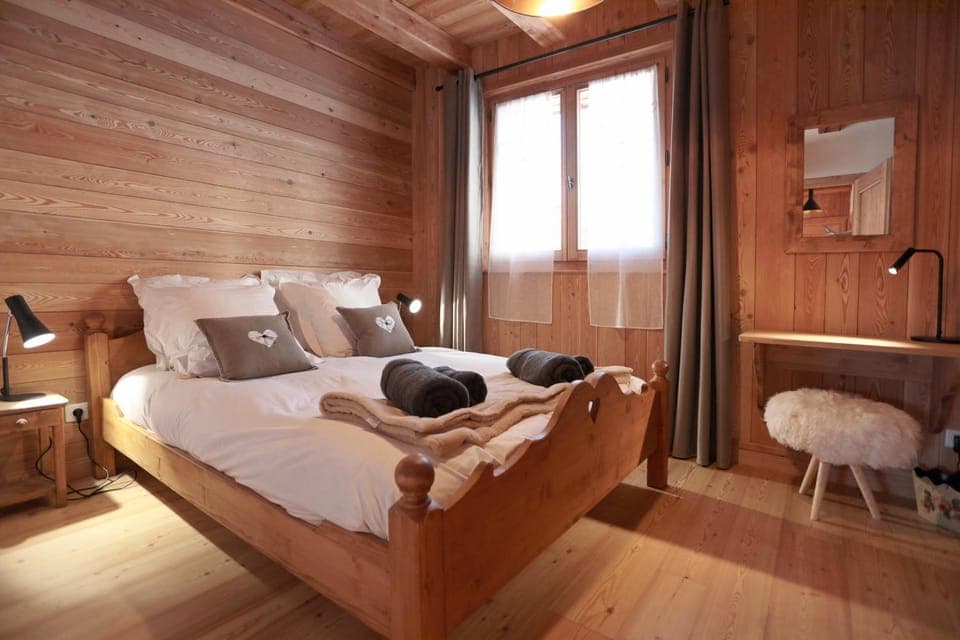 Bed, Photo of the whole room, Bedroom, towels, wardrobe