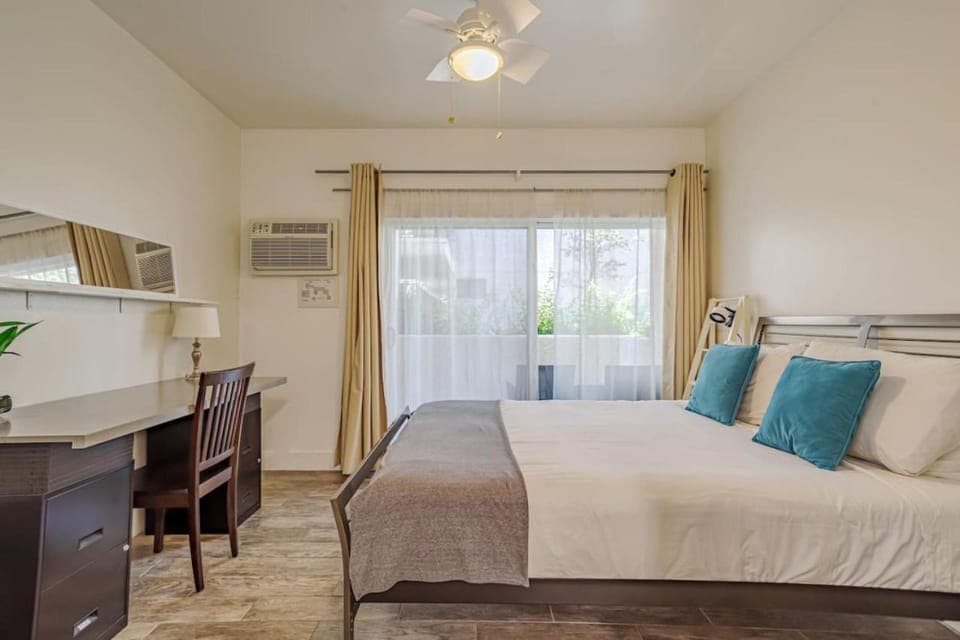Westwood UCLA 2BR, 1BA Cozy Condo w Amenities House in Westwood