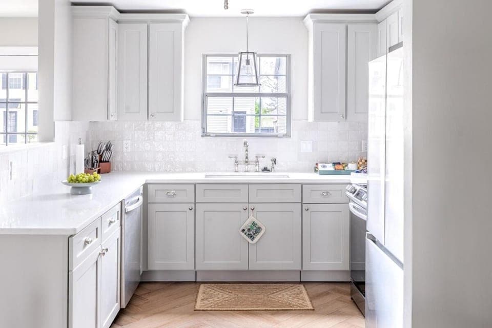 Kitchen or kitchenette, dishwasher