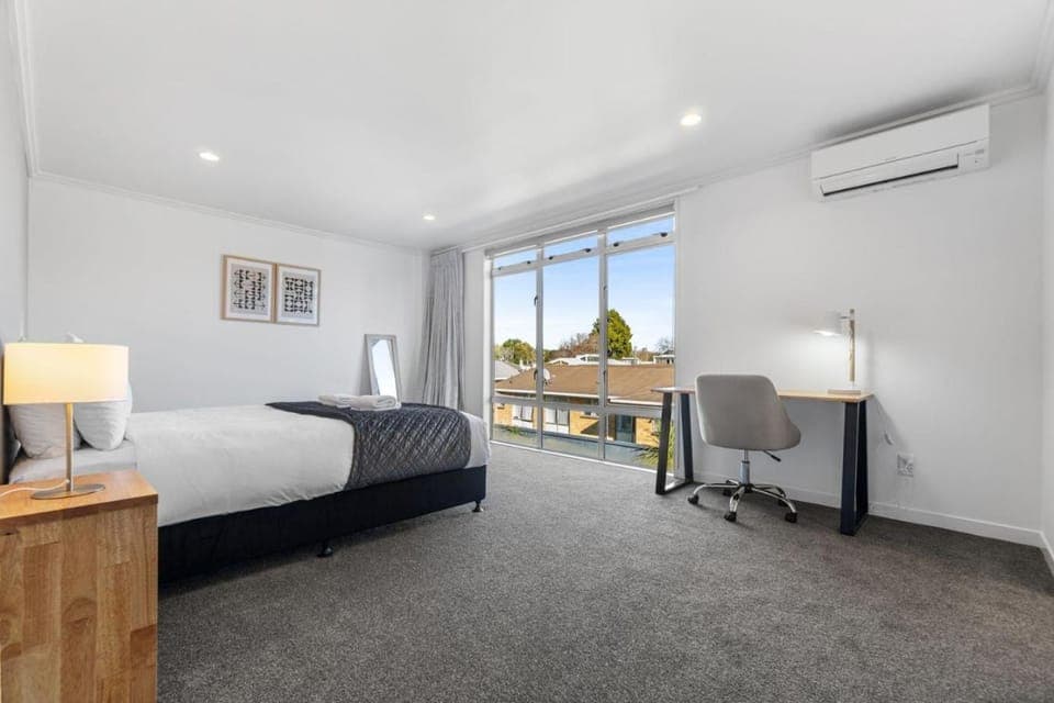 Bed, Bedroom, heating, air conditioner