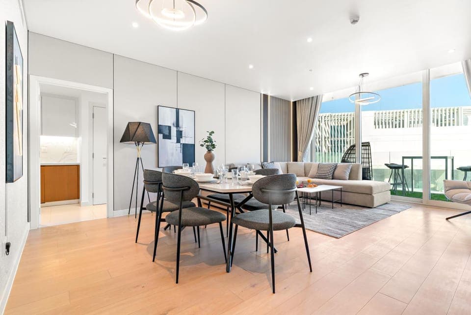 Living room, Dining area