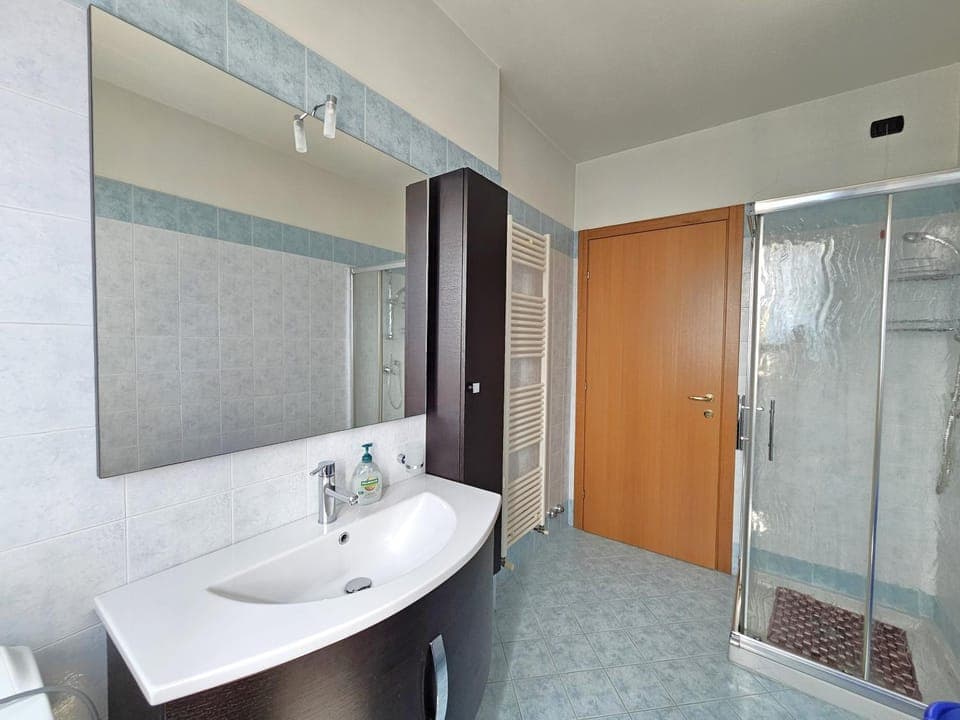 Shower, Bathroom, towels