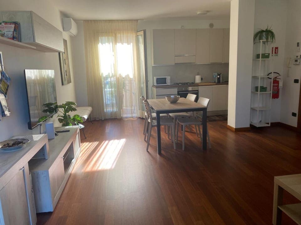 TV and multimedia, Kitchen or kitchenette, Living room, Dining area