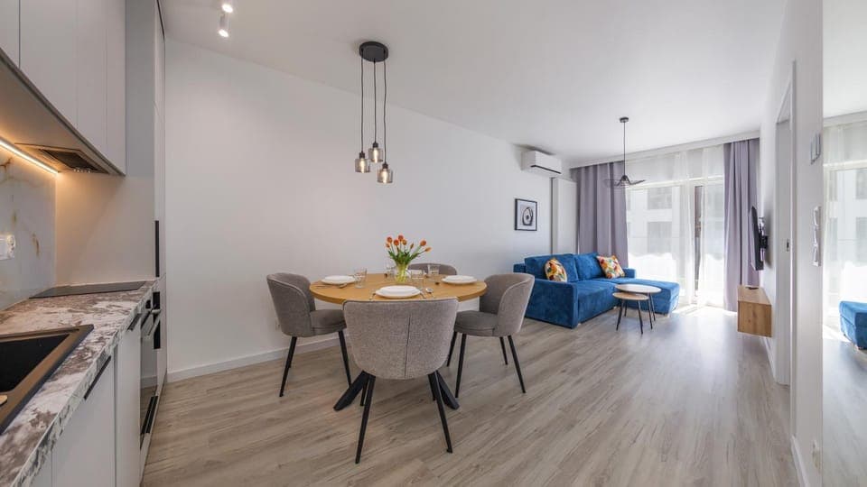 Kitchen or kitchenette, Living room, Seating area, Dining area