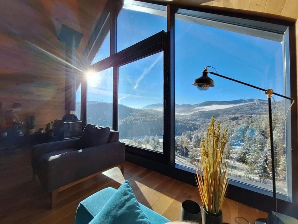 View (from property/room), Living room, Seating area, Mountain view