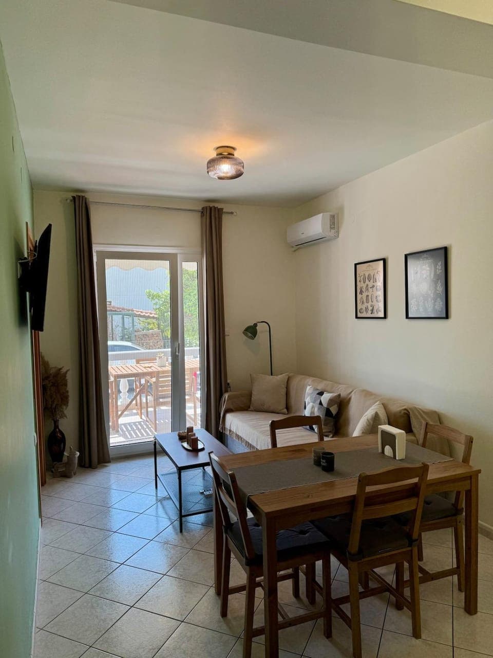 Living room, Seating area, Dining area, air conditioner