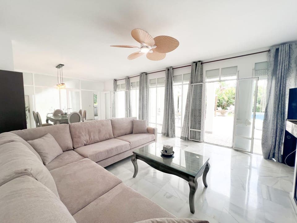 TV and multimedia, Living room, fireplace