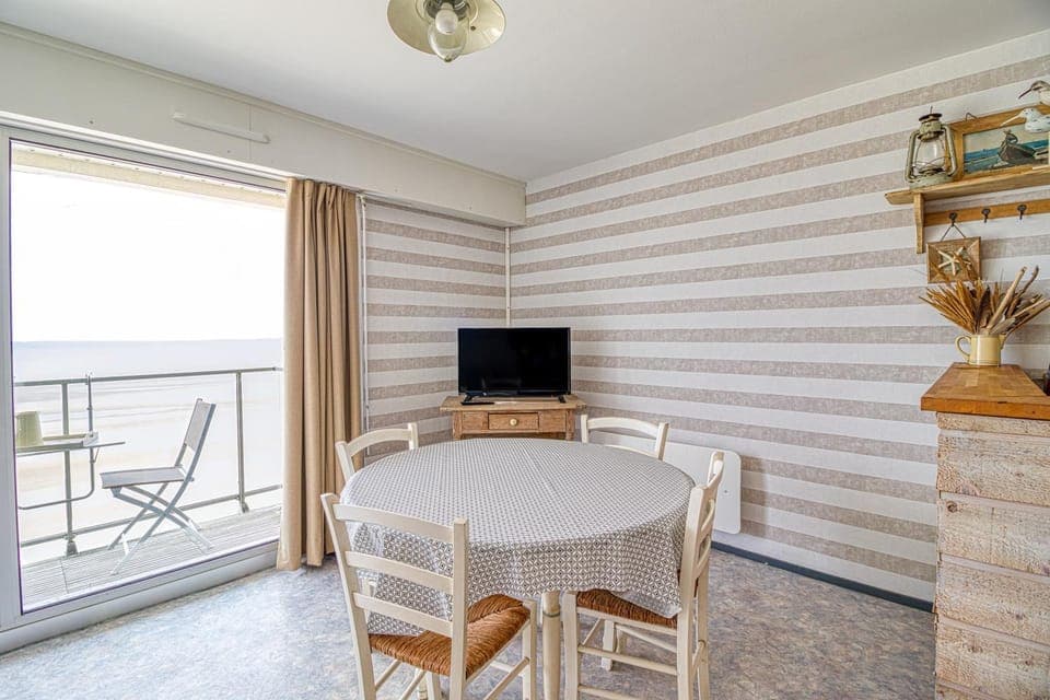 TV and multimedia, Dining area