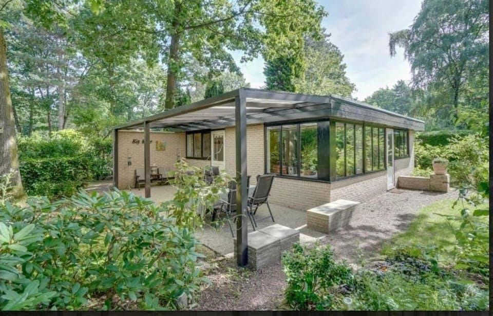 Property building, Patio, Day, Natural landscape, Garden, Garden view