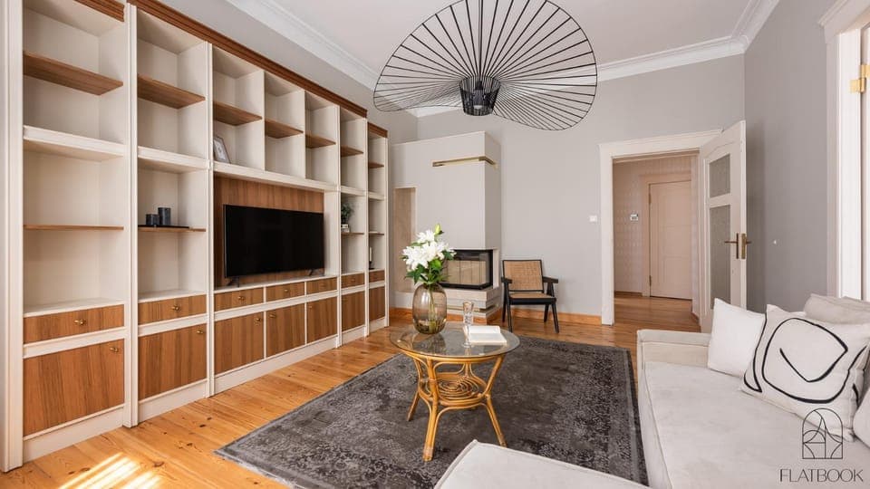 Bed, TV and multimedia, Living room, Photo of the whole room, Seating area