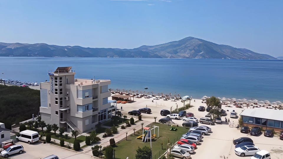 Property building, Neighbourhood, Natural landscape, Beach, Mountain view, Sea view, Location, Parking