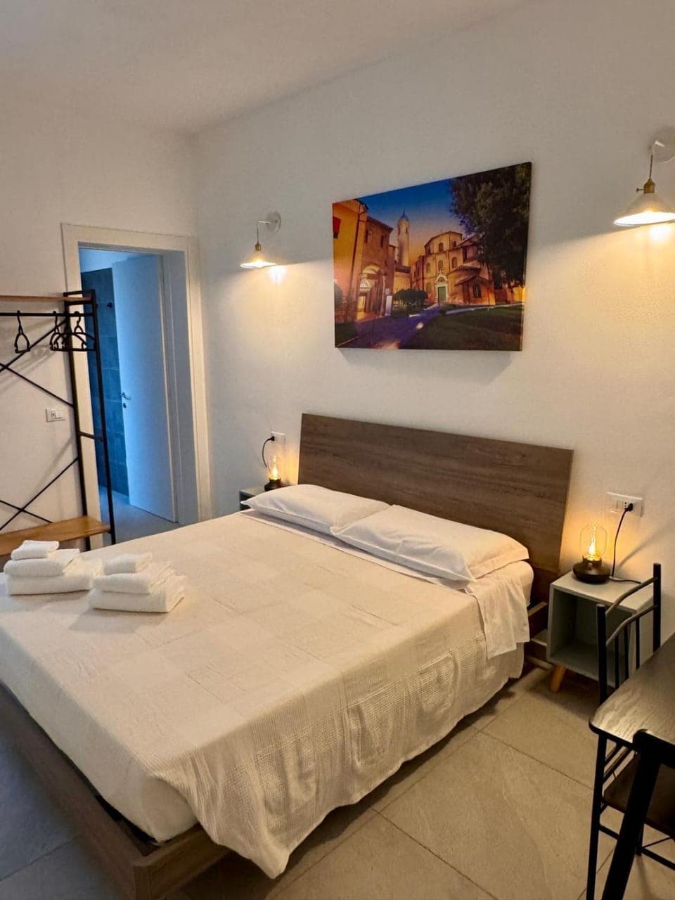 Bed, Bedroom, towels