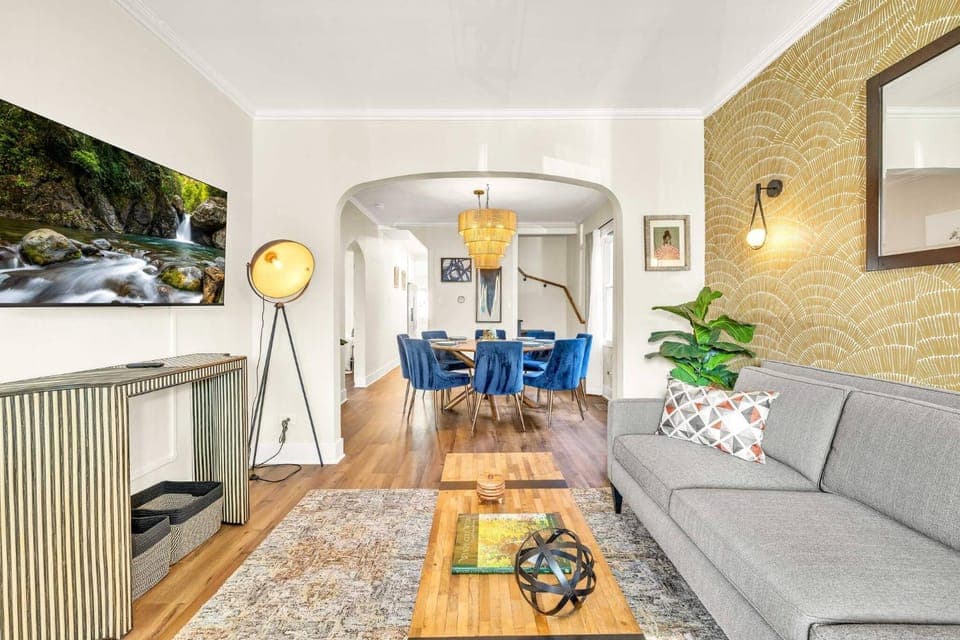 Living room, Photo of the whole room, Seating area, Dining area