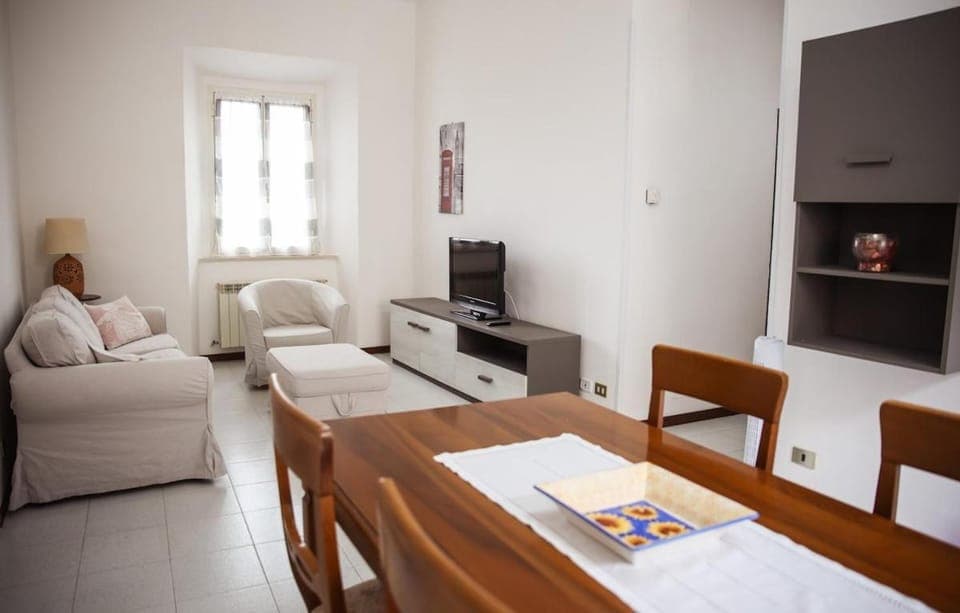 Living room, Seating area, Evening entertainment