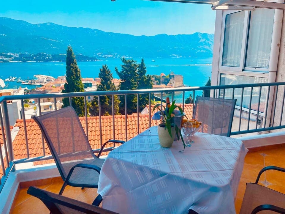 Patio, Day, Natural landscape, View (from property/room), Balcony/Terrace, Dining area, Mountain view, Sea view