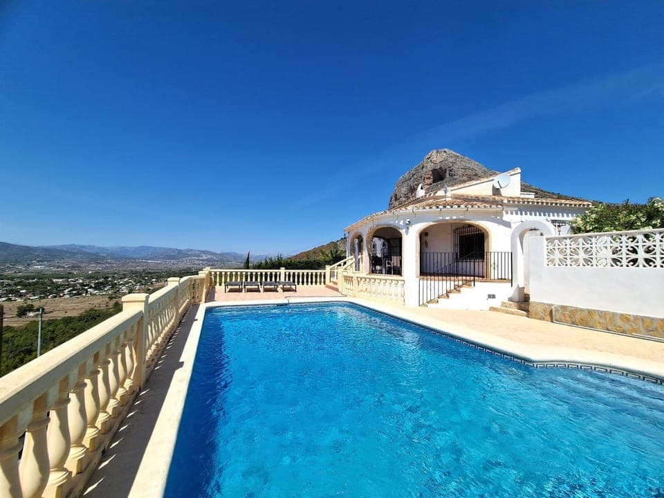 Property building, Day, Natural landscape, Mountain view, Pool view, Swimming pool, sunbed