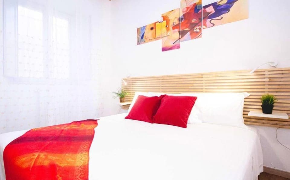 Bed, Photo of the whole room, Bedroom