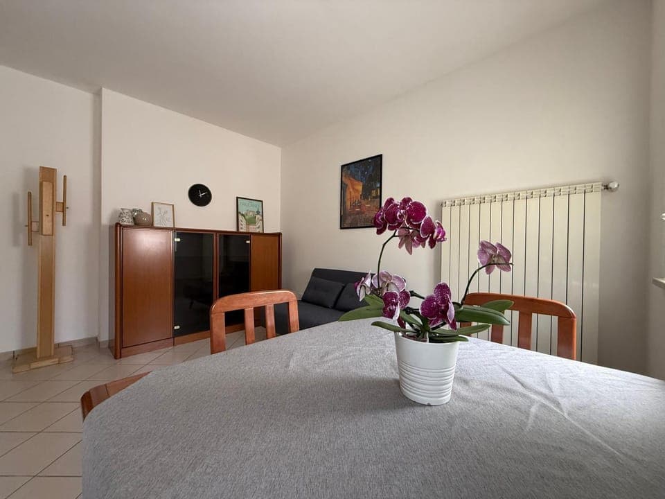 Day, Living room, Seating area