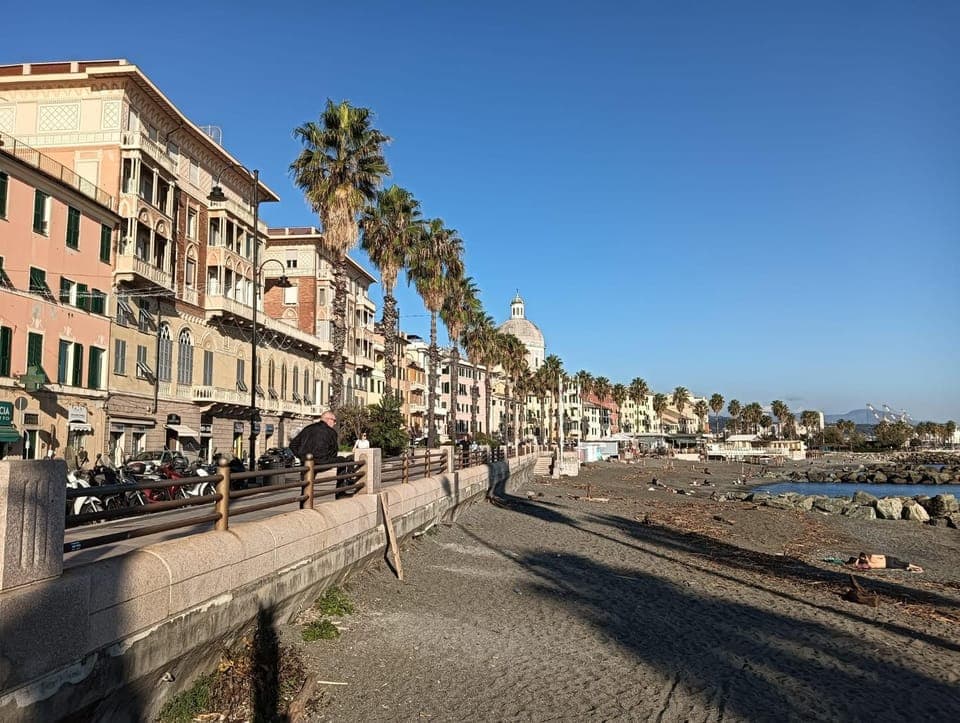 Neighbourhood, Sea view, Location