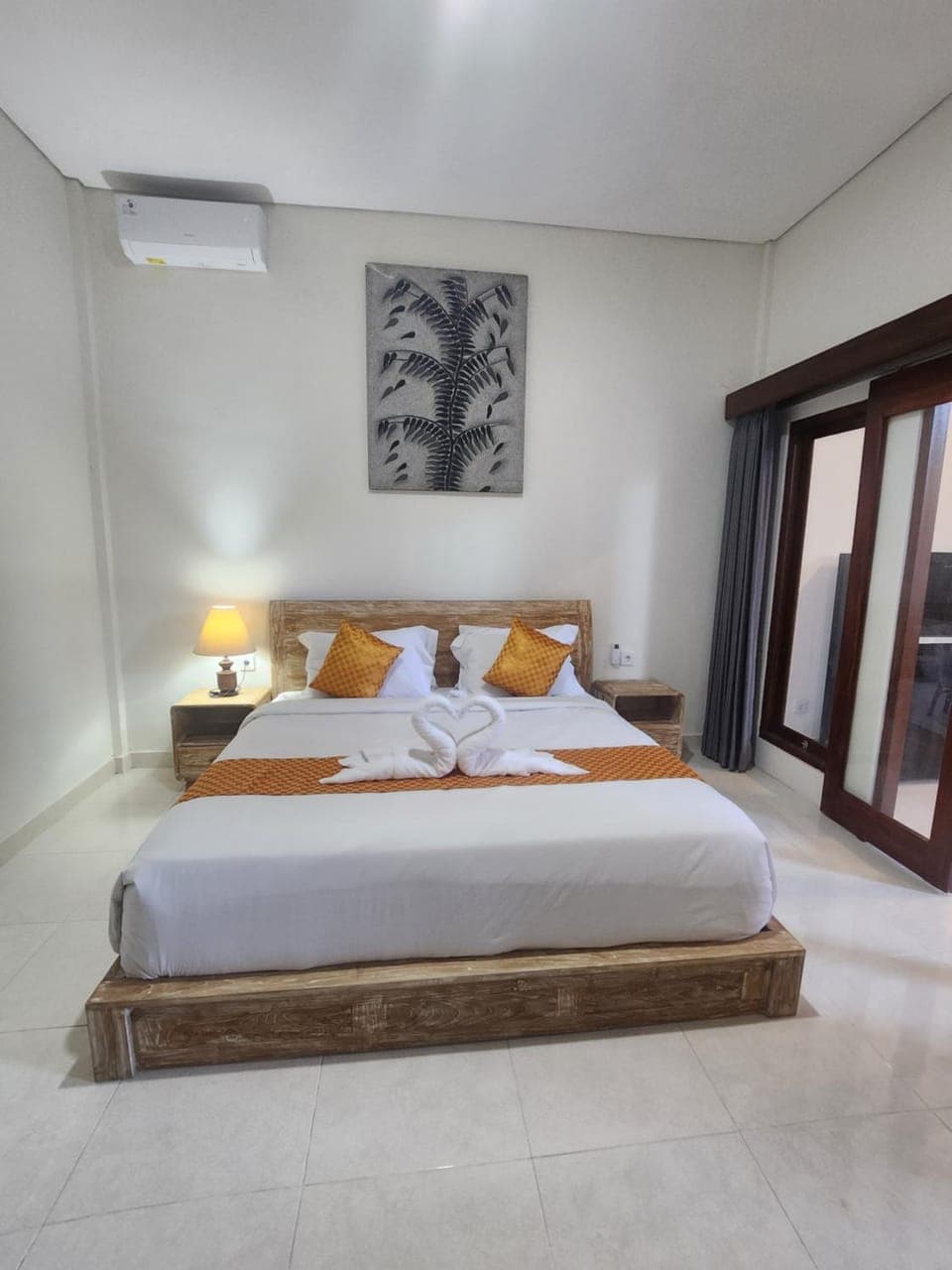 Bed, Photo of the whole room, Bedroom, air conditioner