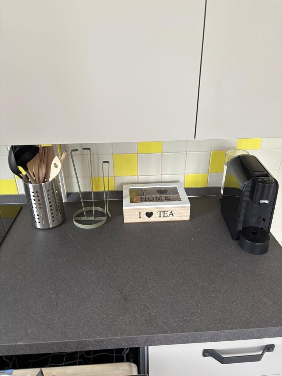 Coffee/tea facilities, stove