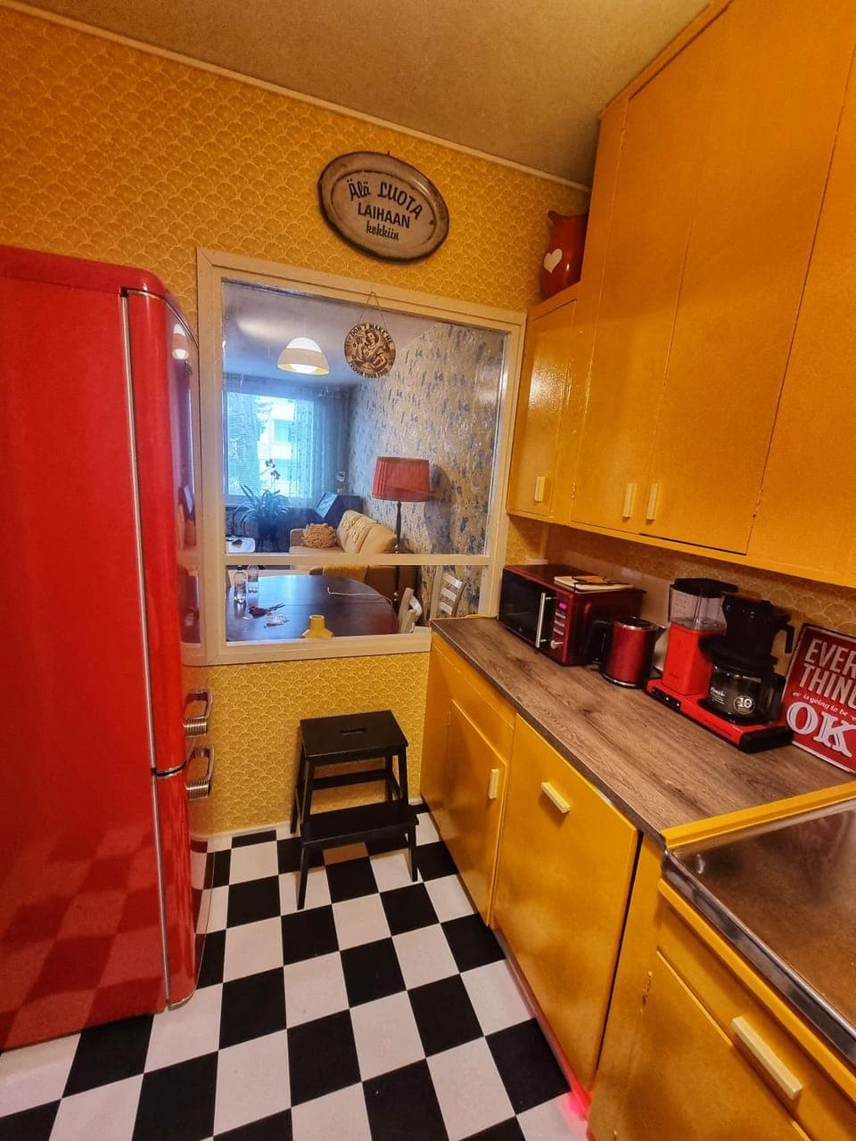 Kitchen or kitchenette, oven, toaster