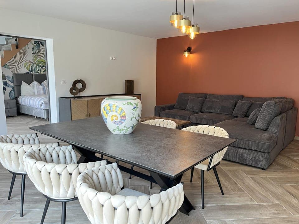 Living room, Dining area