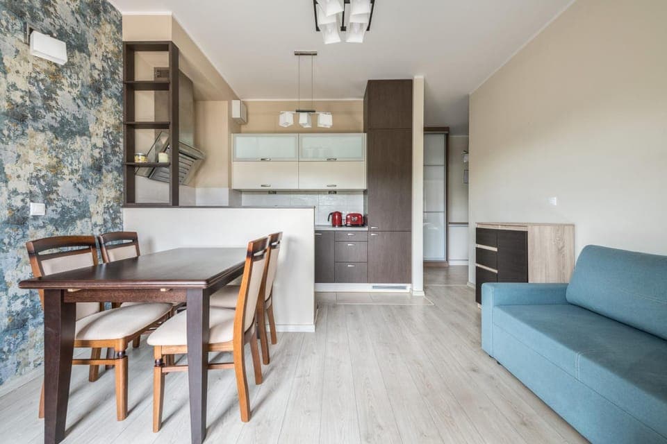 Kitchen or kitchenette, Living room, Seating area, Dining area