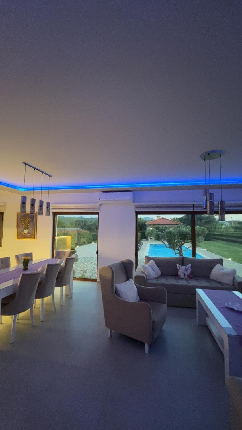 Living room, Photo of the whole room, Seating area, Pool view