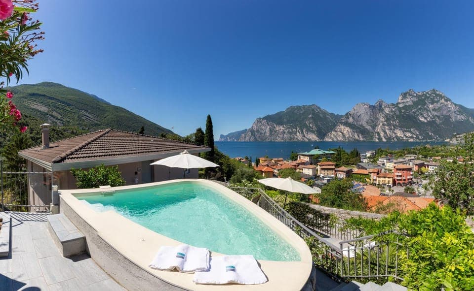 Lake view, Mountain view, Swimming pool, Swimming pool