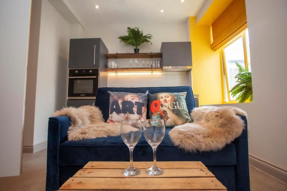 Kitchen or kitchenette, Living room, Seating area