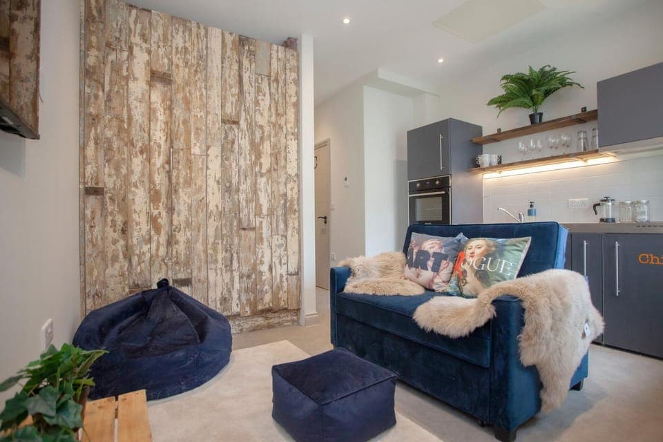 Kitchen or kitchenette, Living room, Seating area