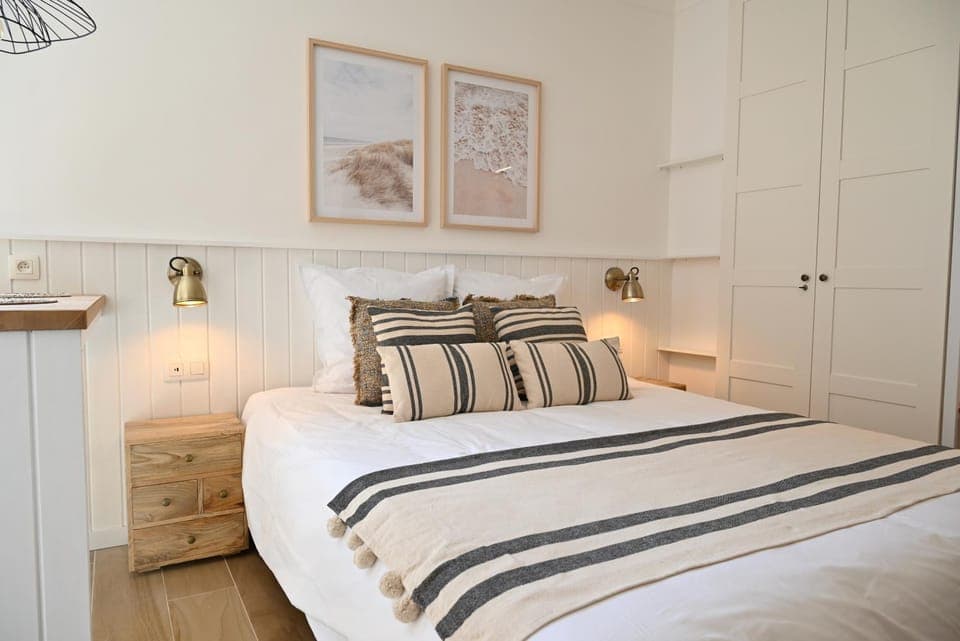 Bed, Photo of the whole room, Bedroom, wardrobe