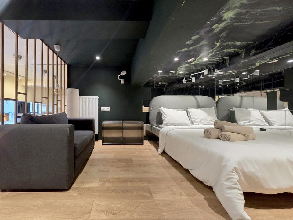 Bed, Photo of the whole room