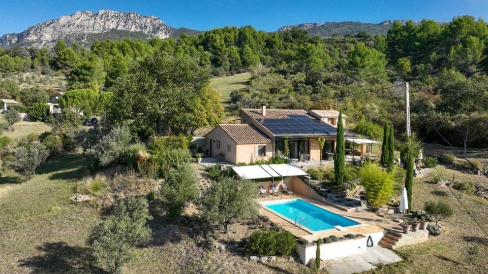 Property building, Natural landscape, Bird's eye view, Mountain view, Pool view, Swimming pool, sunbed