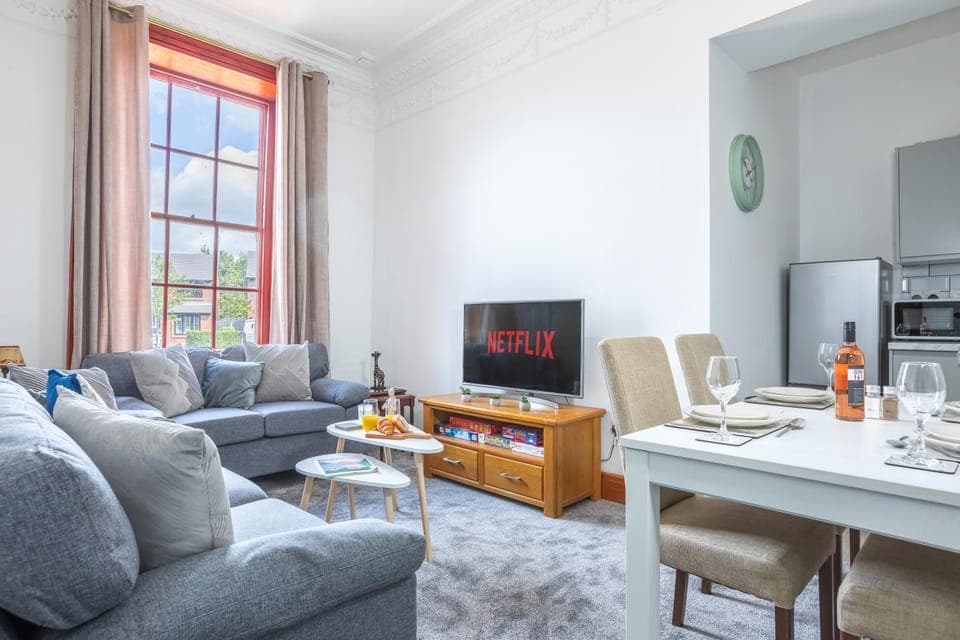 Living room, Seating area, Dining area