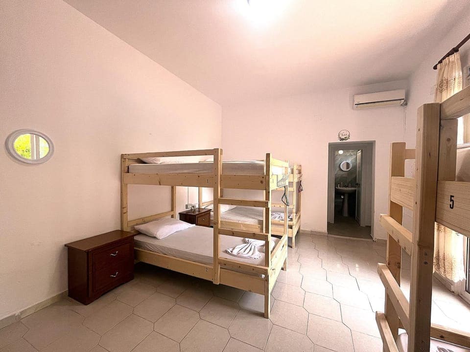 Photo of the whole room, air conditioner