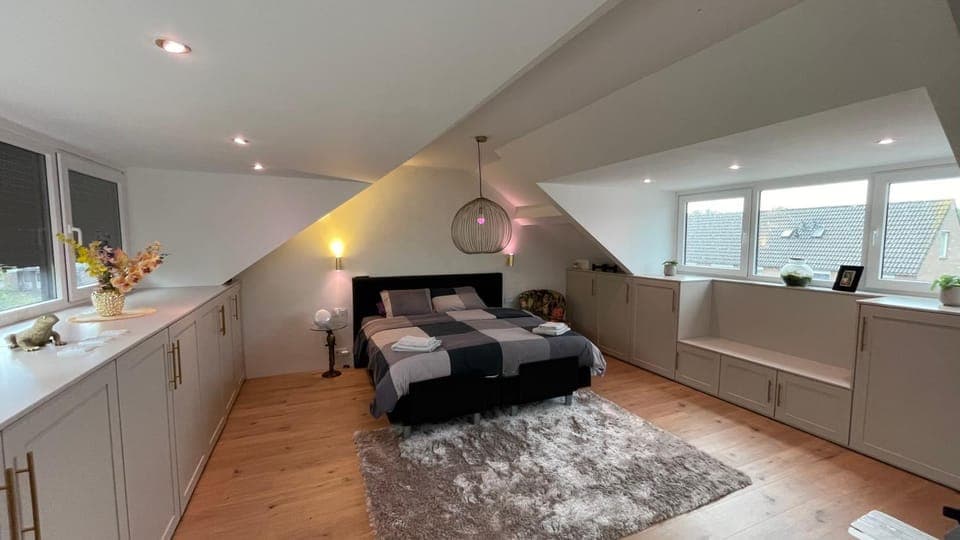 Bed, Photo of the whole room, Bedroom