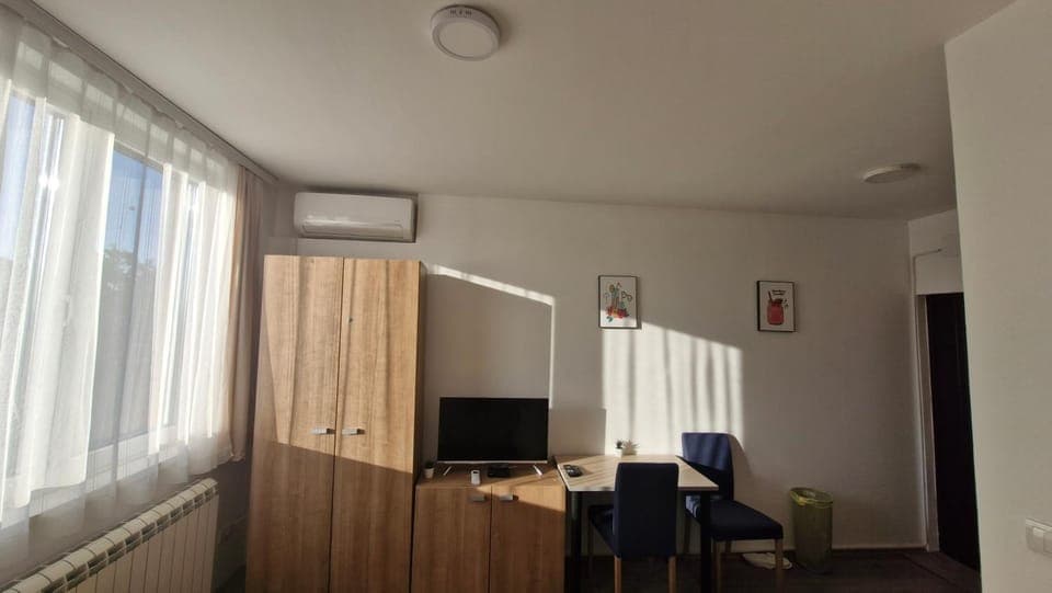 TV and multimedia, air conditioner