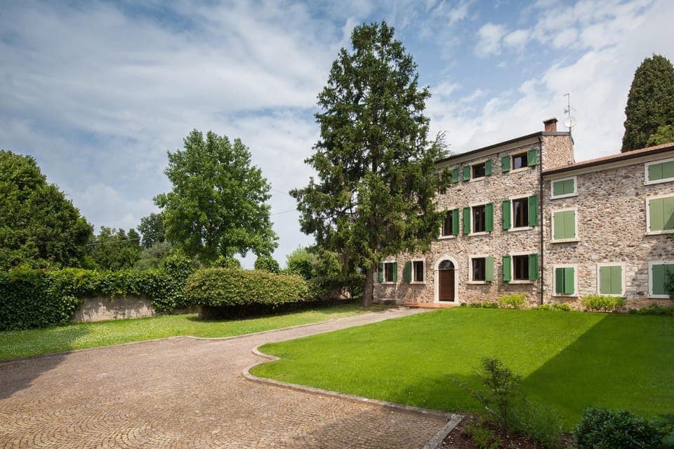 Property building, Facade/entrance, Off site