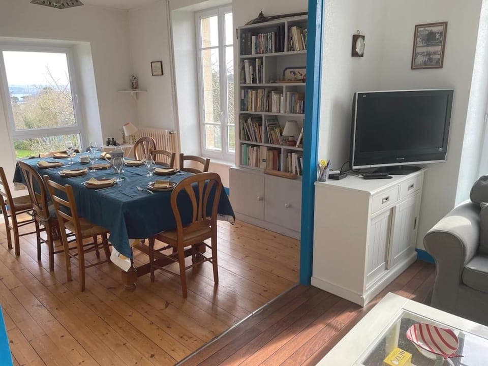 Library, TV and multimedia, Living room, Dining area