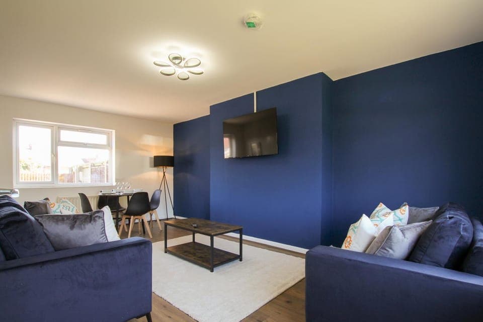 TV and multimedia, Living room, Seating area, Dining area