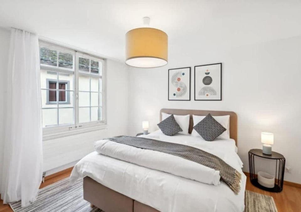 Bed, View (from property/room), Photo of the whole room, Decorative detail, Bedroom, Family