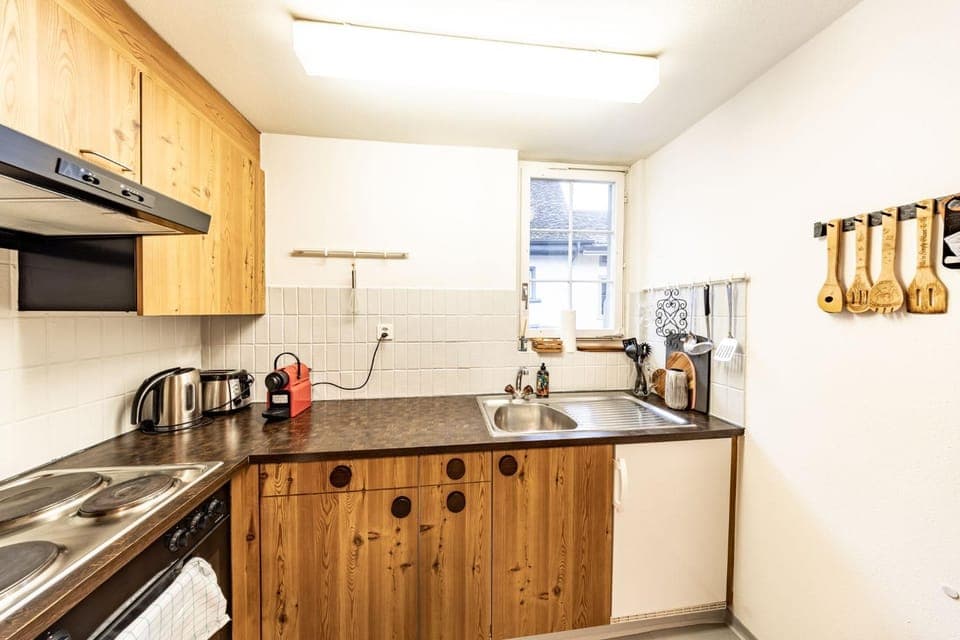 Coffee/tea facilities, Kitchen or kitchenette, oven, stove, toaster